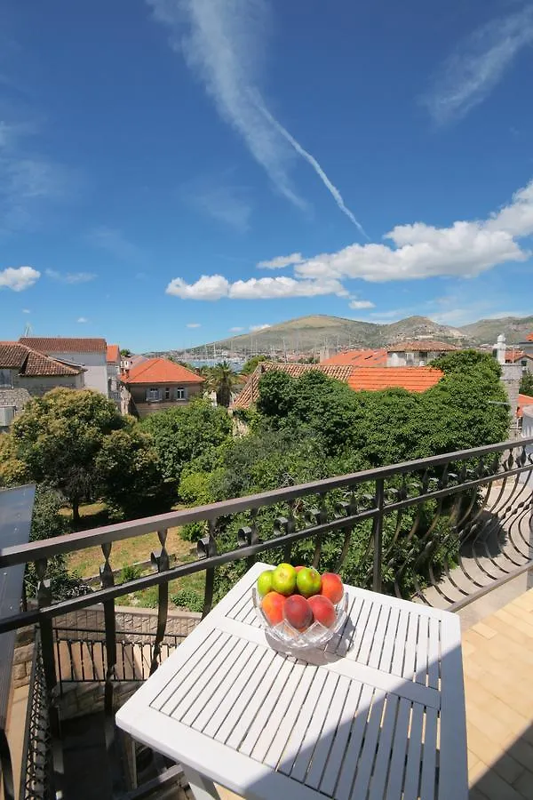 Πανσιόν Villa Dante Τρογκίρ